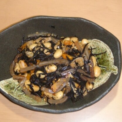 竹輪の変わりに、薄揚げを使用しました♪
ひじきと大豆で、栄養満点ですね!(^^)!ご飯のおかずにぴったりで、とっても美味しかったです!(^^)!